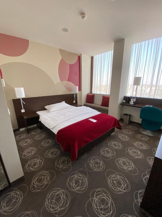 Webers - Das Hotel Im Ruhrturm Essen Exteriör bild