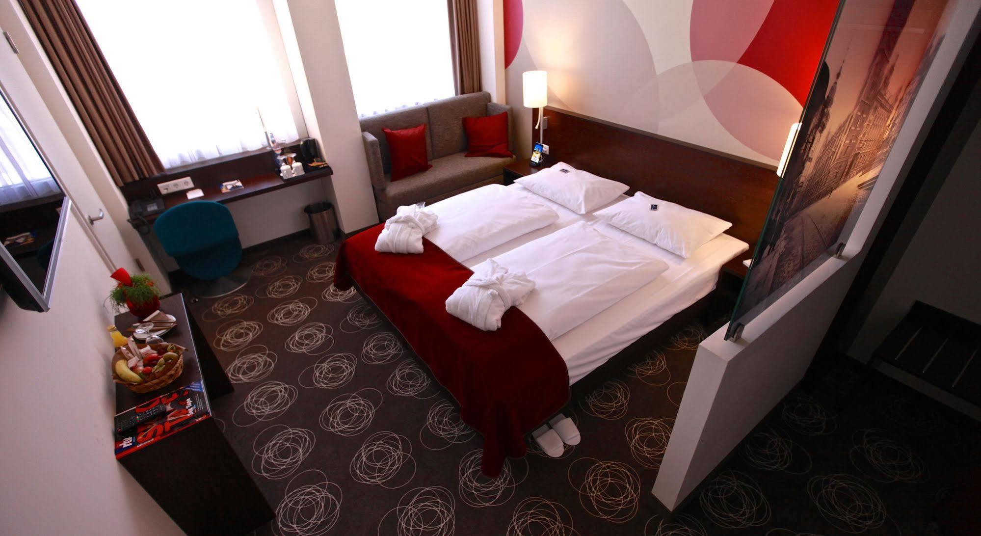 Webers - Das Hotel Im Ruhrturm Essen Exteriör bild